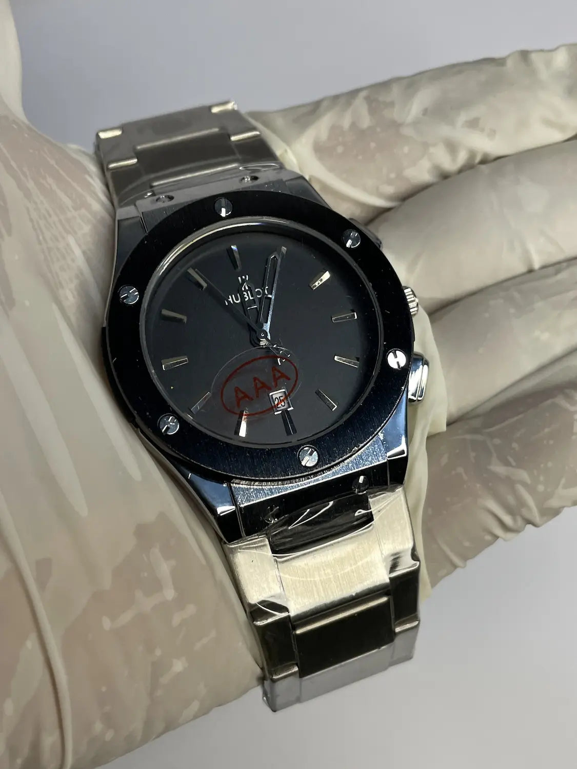 Classic Round Dial – Black Face, Silver Chain