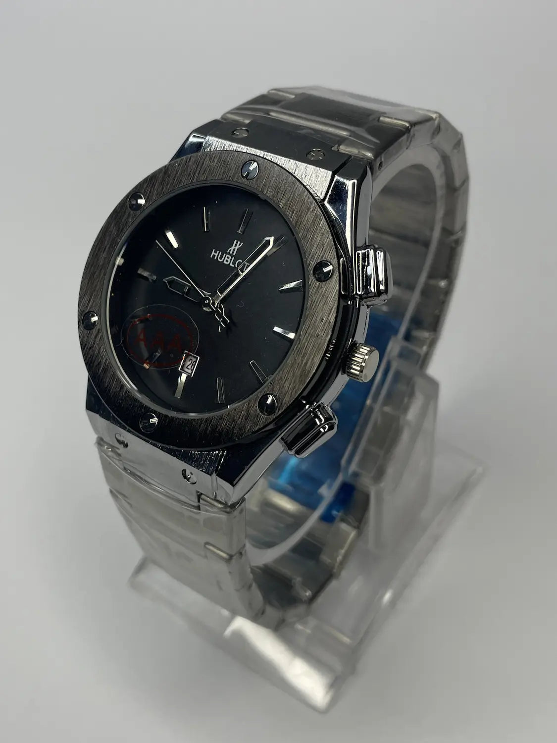 Classic Round Dial – Black Face, Silver Chain