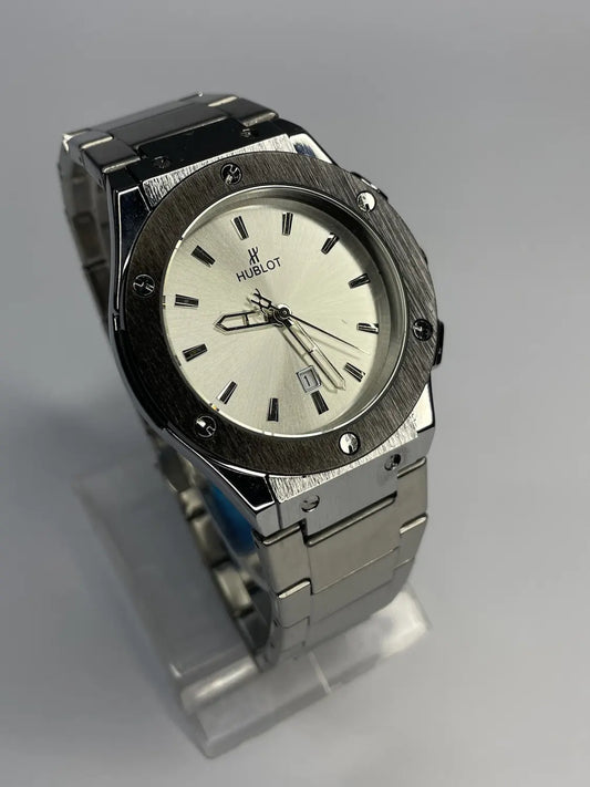 Classic Round Dial – White Face, Silver Chain