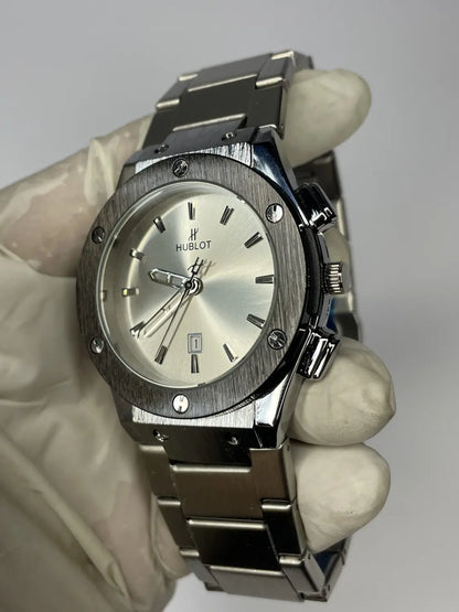 Classic Round Dial – White Face, Silver Chain